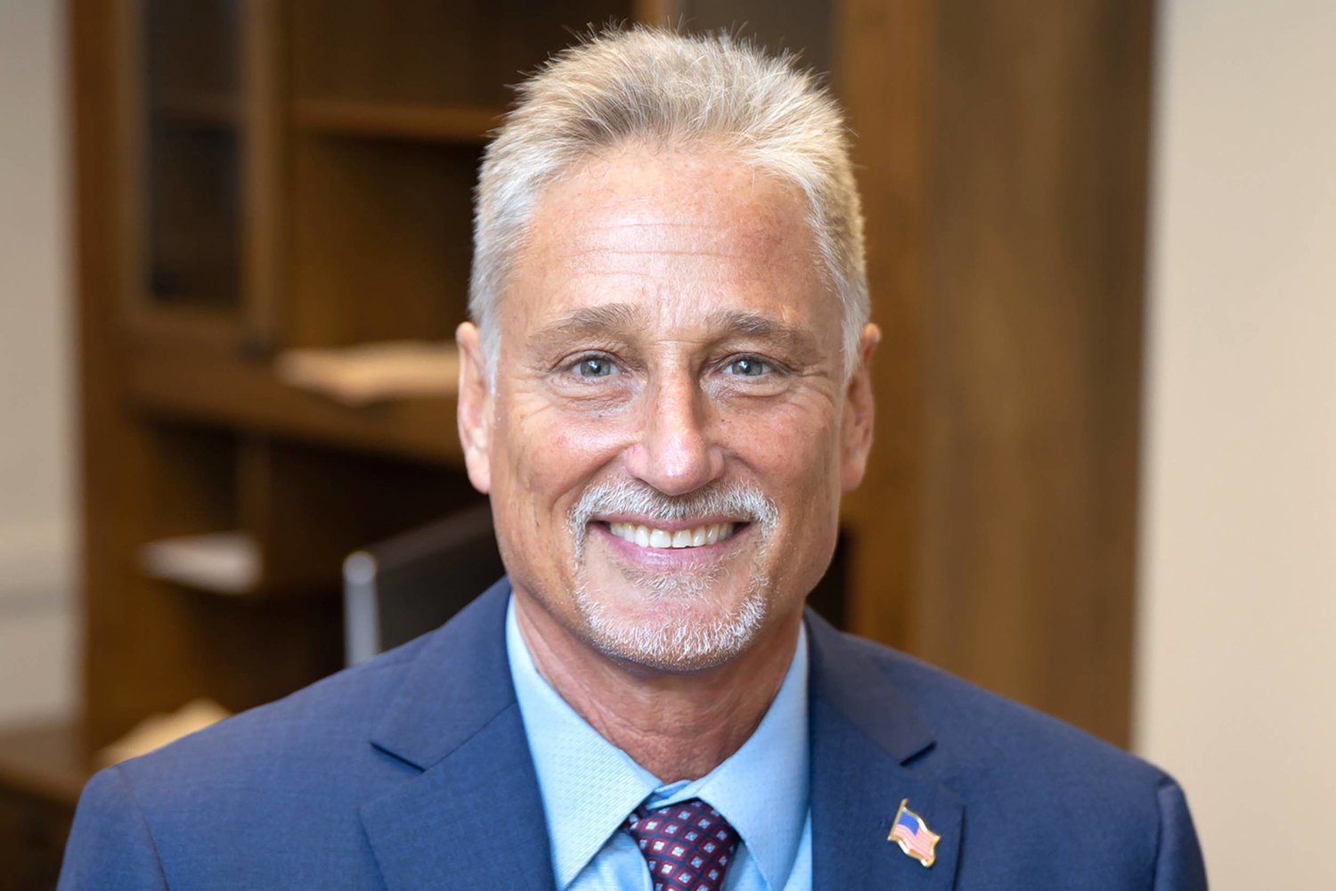 اعتقال عضو مجلس شيوخ أميركي في مطار هونغ كونغ