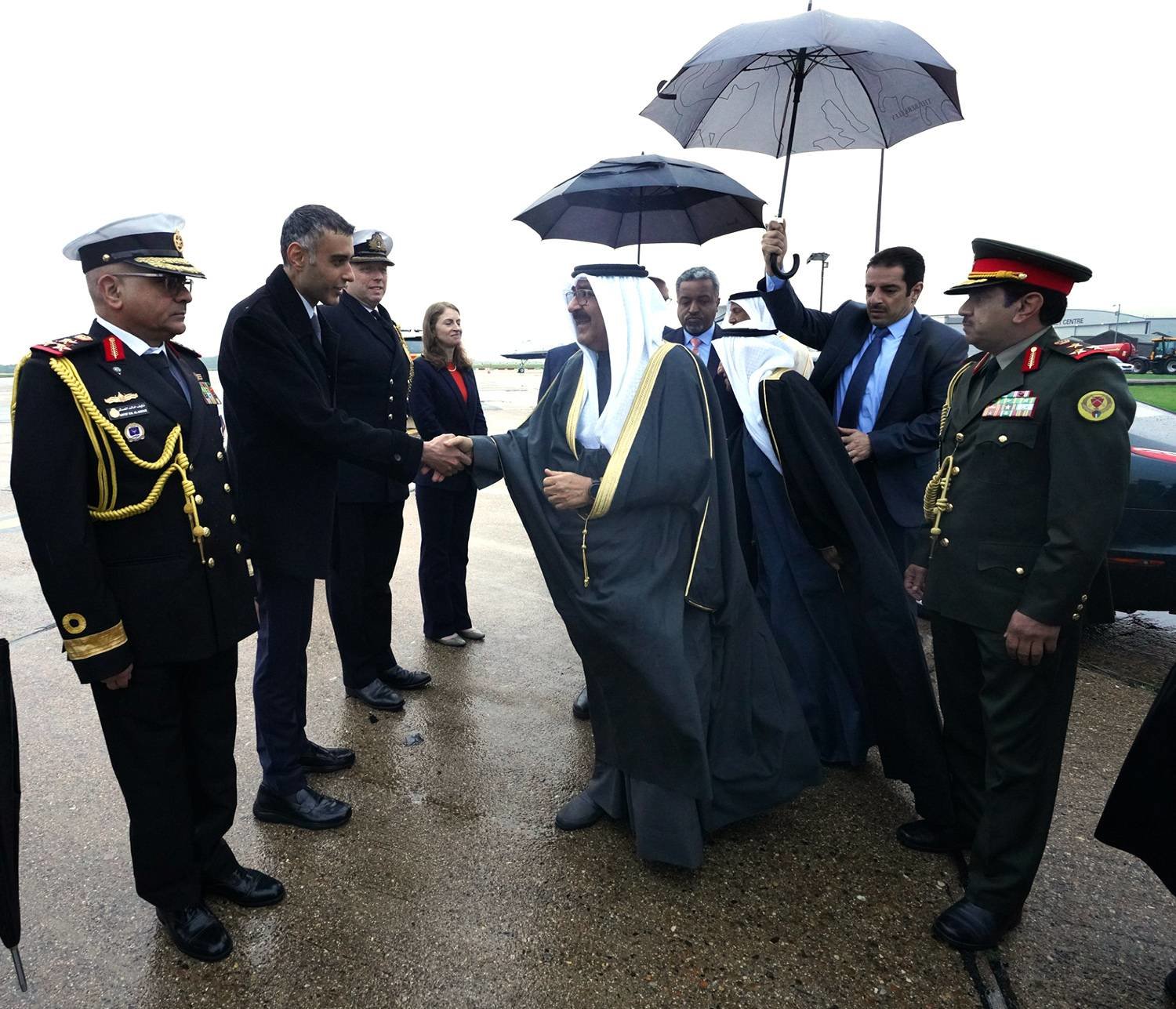 ولي العهد الكويتي يختتم زيارته لبريطانيا