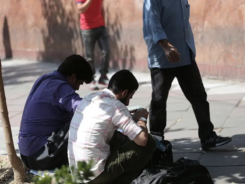 اقتصاديون: العمالة الايرانية تتنامى وترفع معدلات البطالة وتهدر العملة الصعبة