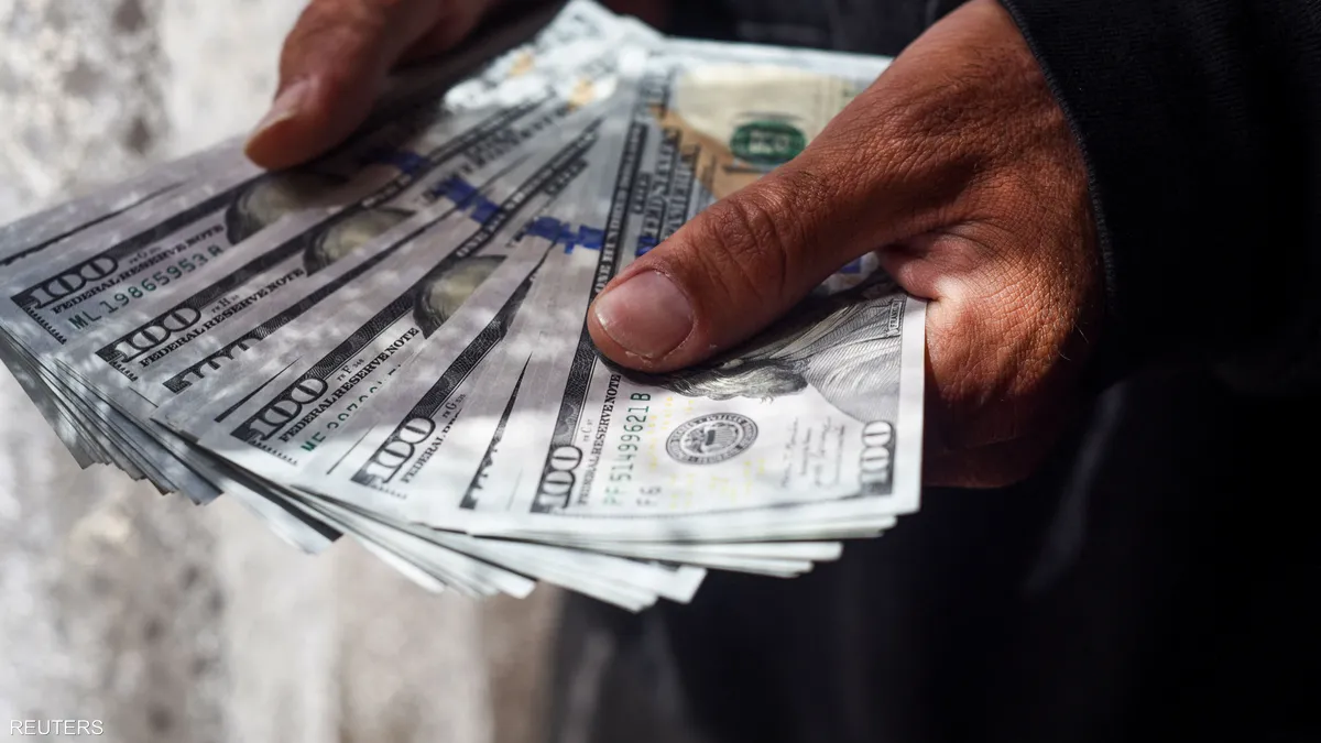 الدولار يرتفع إلى أعلى مستوى في أكثر من عام مقابل الين