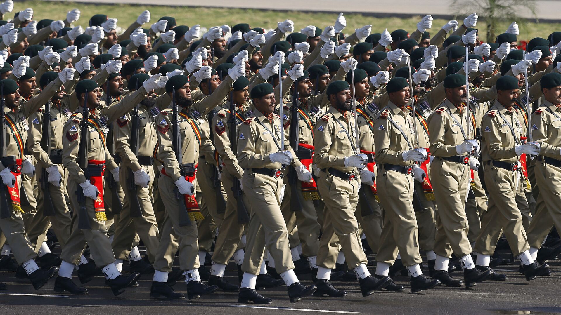 جيش باكستان: قتلنا مسلحين هاجموا قاعدة للقوات الجوية