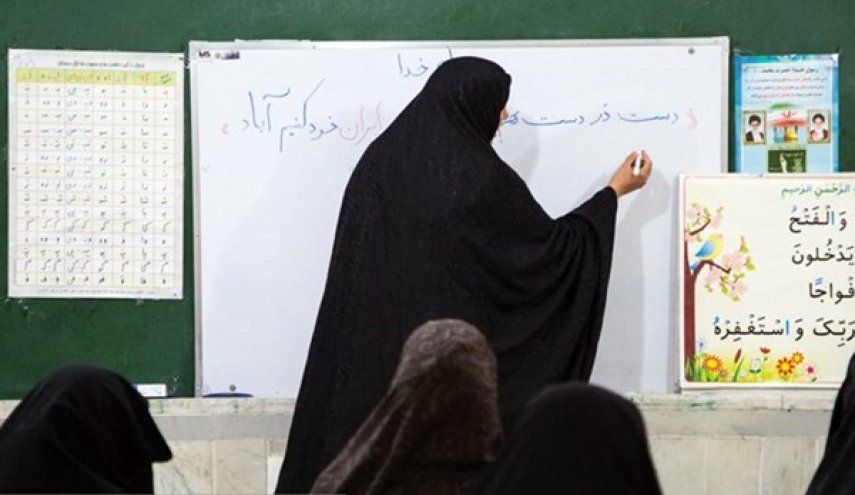 ناشطون: يجب الا تقتصر الدورات التعليمية على اللغة الفارسية كما يحدث في الجنوب