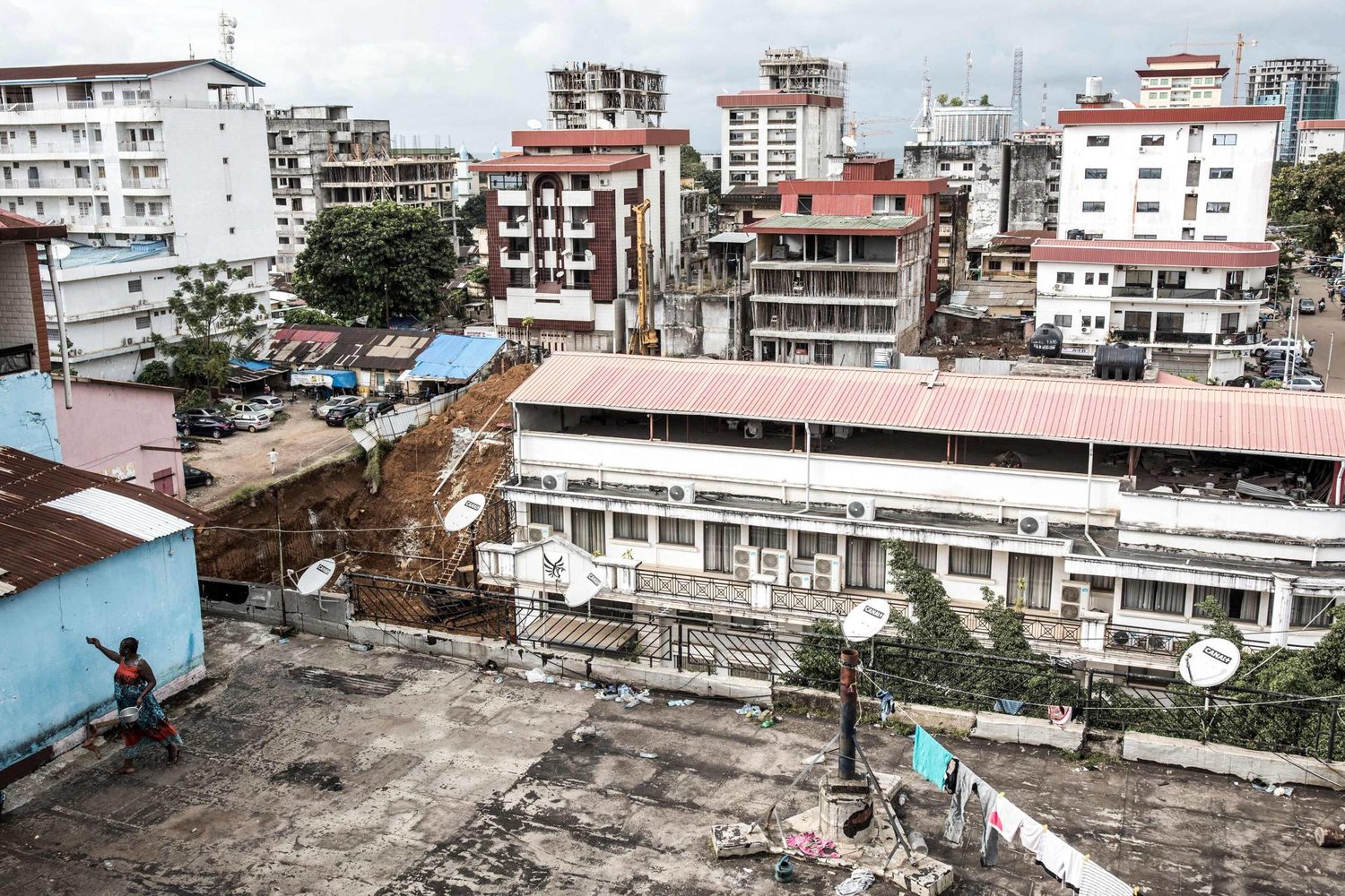 غينيا: مسلحون يخرجون الدكتاتور السابق داديس كمارا من السجن وإطلاق نار وسط العاصمة