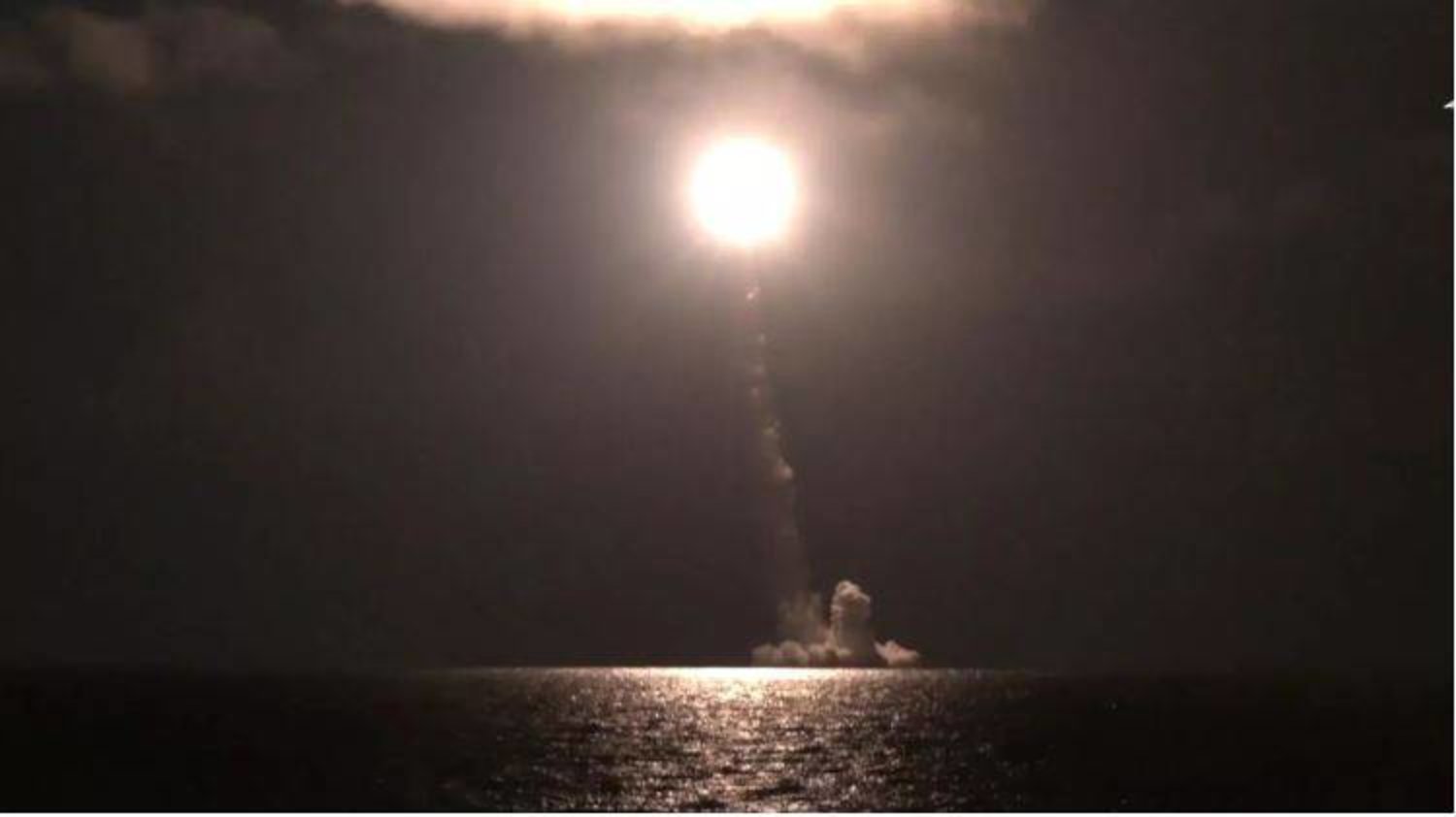 غواصة نووية روسية تنجح في إطلاق صاروخ باليستي عابر للقارات