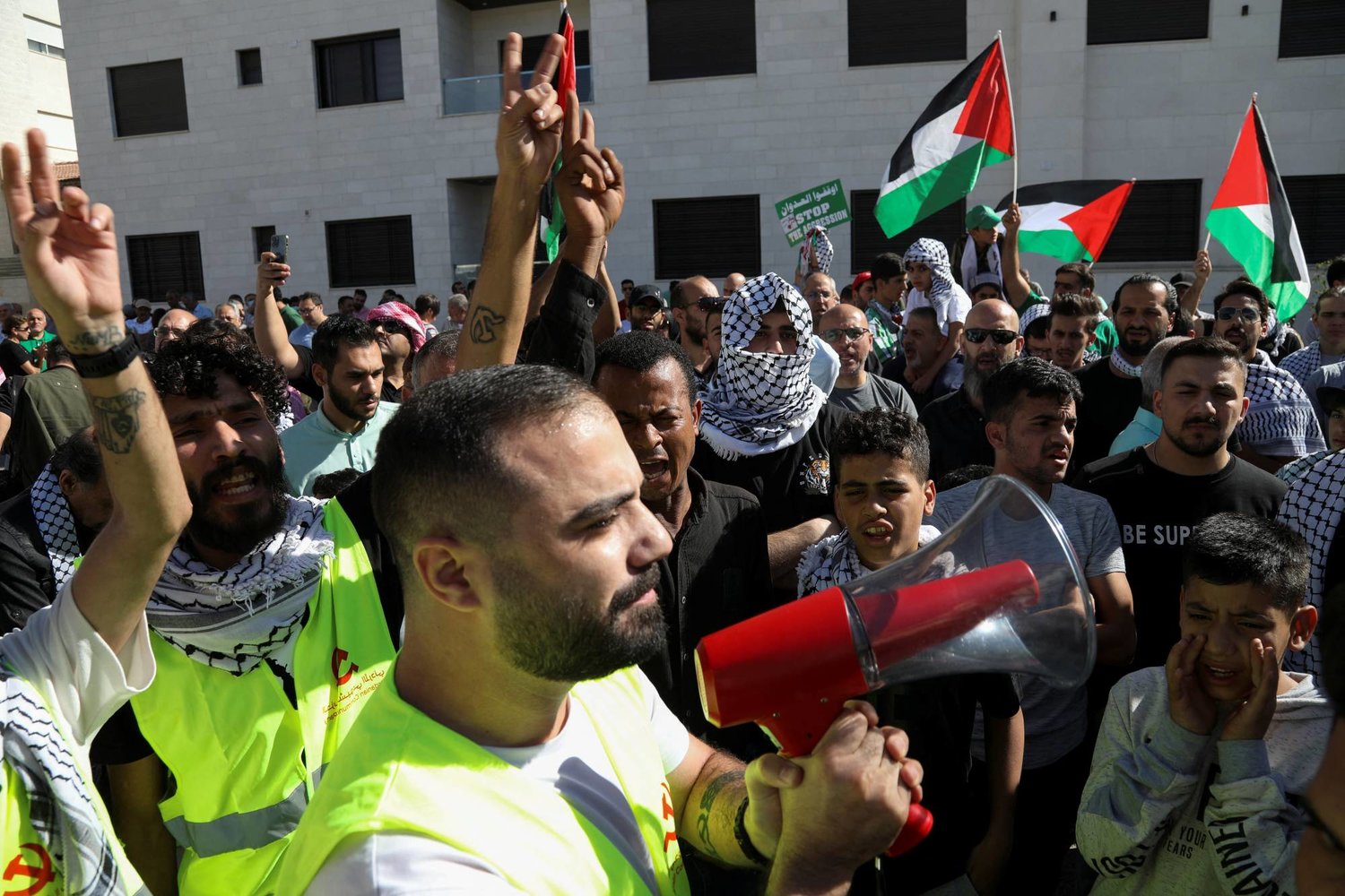 دعماً للفلسطينيين… آلاف الأردنيين يتظاهرون في عمان وعدد من المحافظات