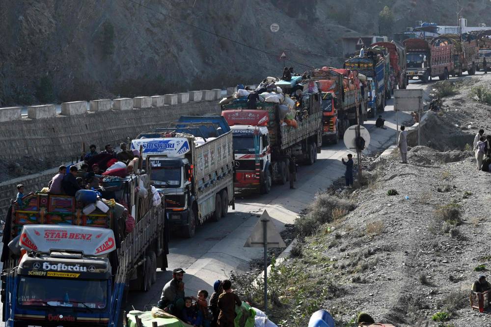 باكستان تفتح المزيد من المراكز الحدودية لتسريع مغادرة الأفغان