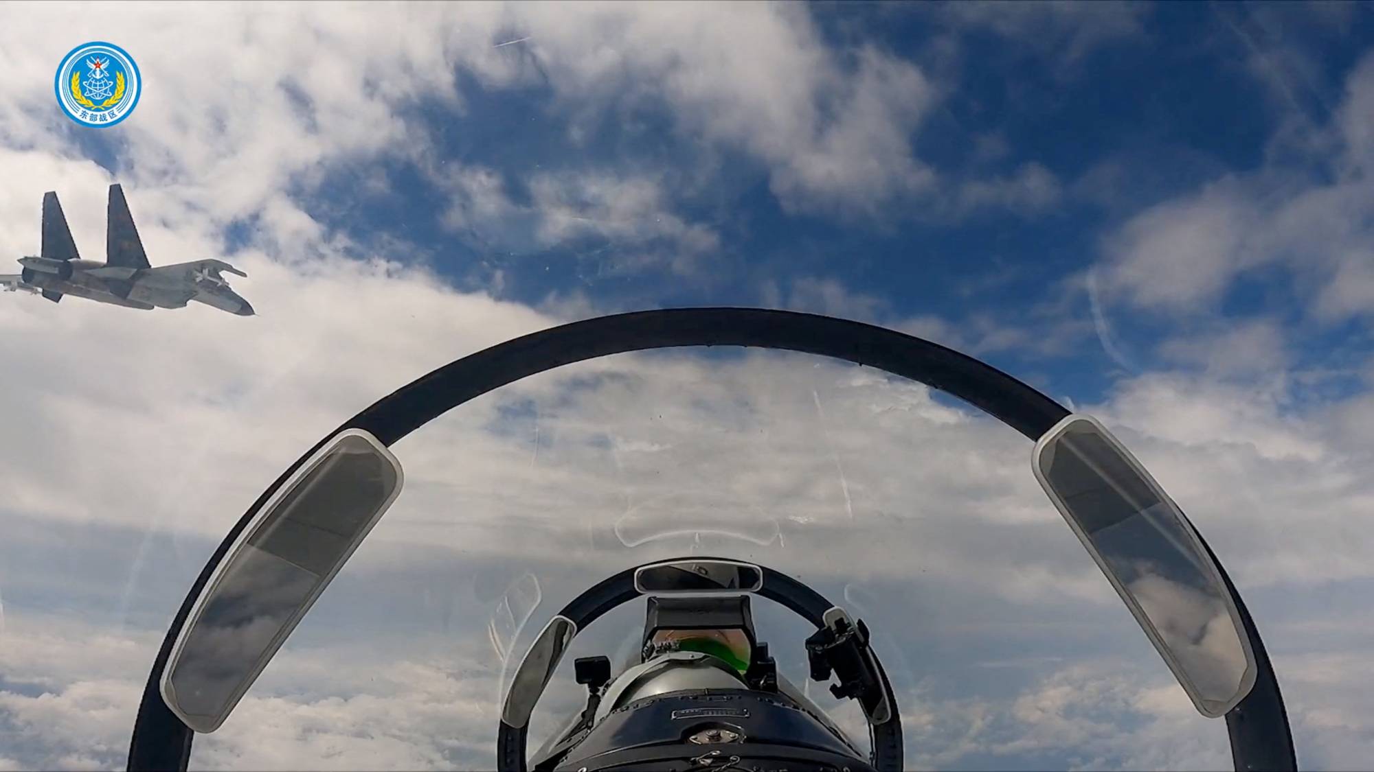 تايوان ترصد 10 طائرات عسكرية وسفناً حربية صينية قرب الجزيرة