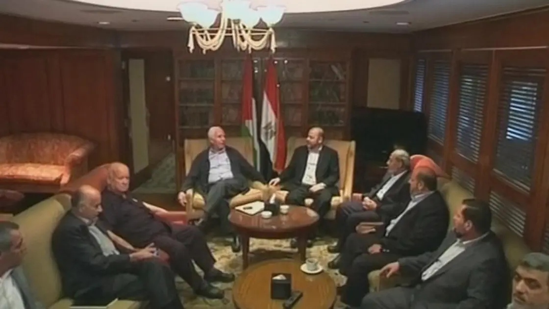 اتصالات مصرية لعقد جلسة حوار بين فتح وحماس في القاهرة