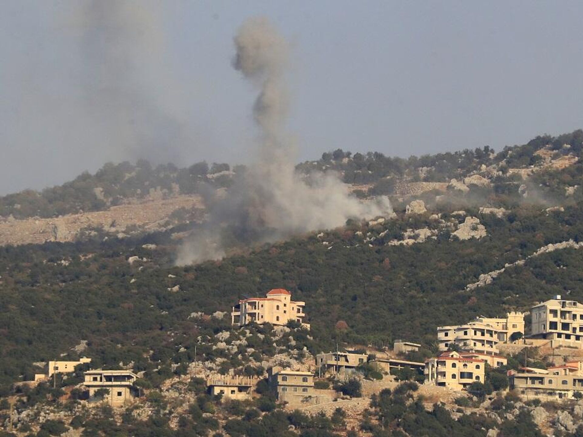 تبادل قصف على الحدود اللبنانية.. ومقتل عنصرين من حزب الله