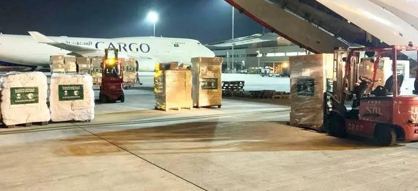 مغادرة الطائرة السعودية الـ38 لإغاثة قطاع غزة