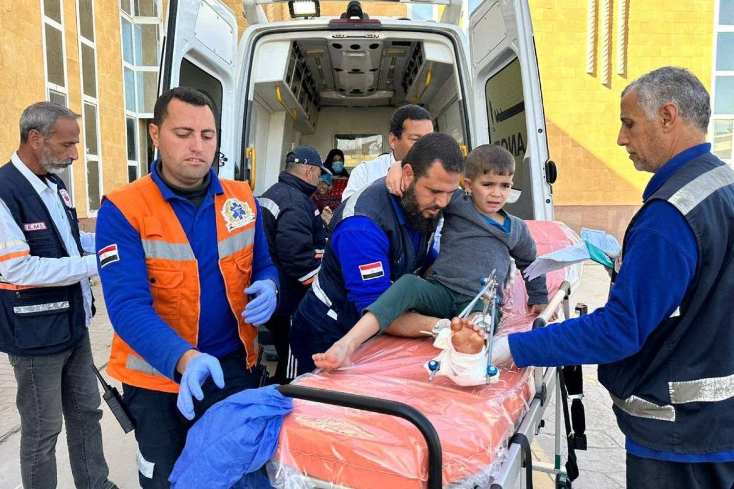 «الهلال الأحمر المصري»: دخول 60 طن أدوية إلى غزة عبر معبر رفح