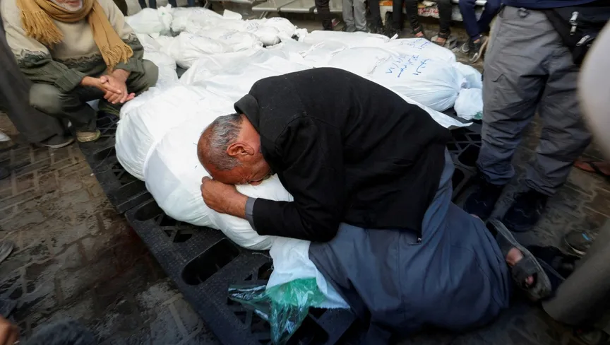 عدد ضحايا القصف والغارات الإسرائيلية على غزة يقترب من 25 ألفاً