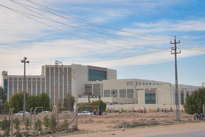 عمال النظافة في المستشفى التركي بمحافظة كربلاء تستقطع رواتبهم مع الزامهم بالدوام