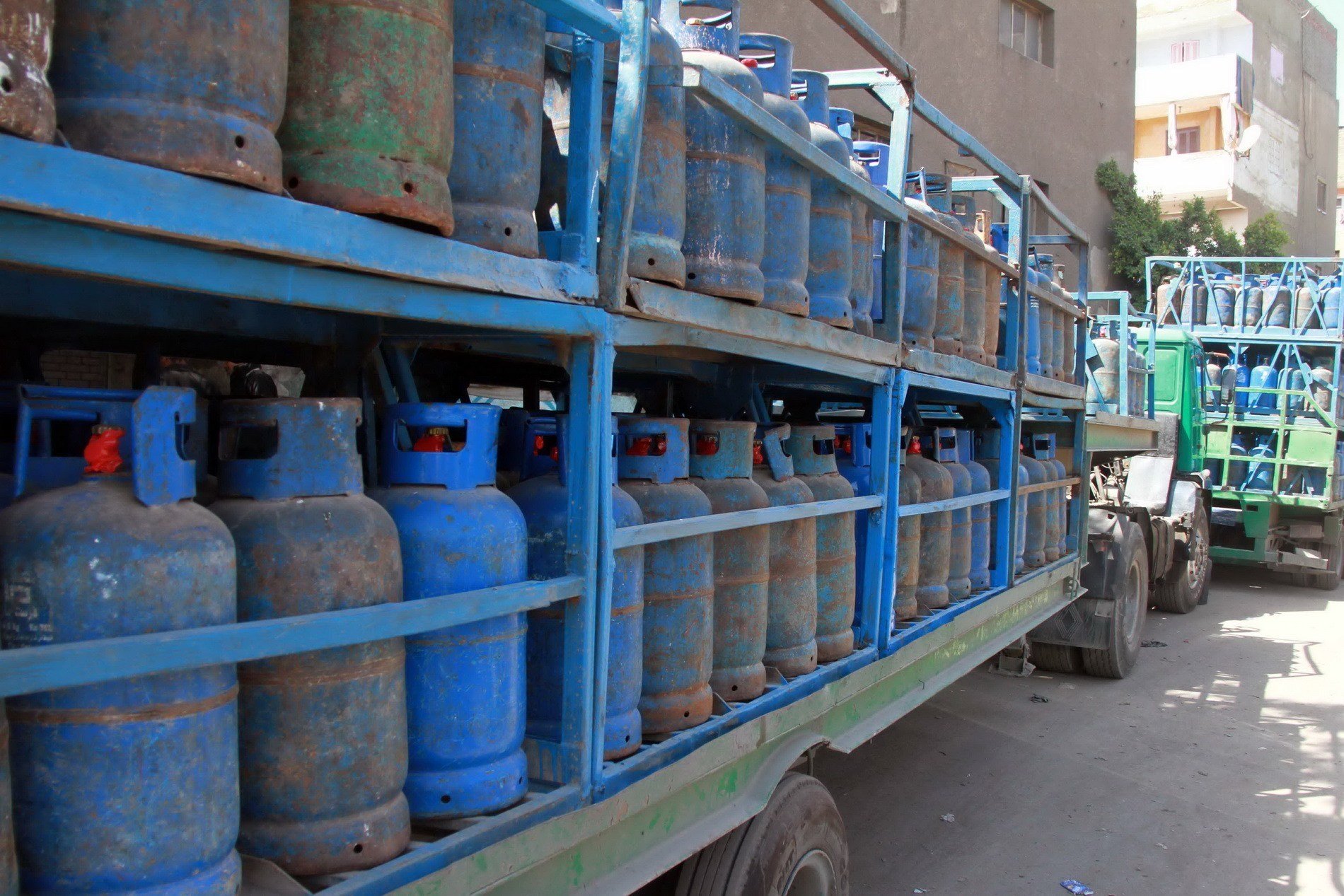 اصابة 7 اشخاص إثر اصطدام باص بعربة لبيع إسطوانات   الغاز في بغداد