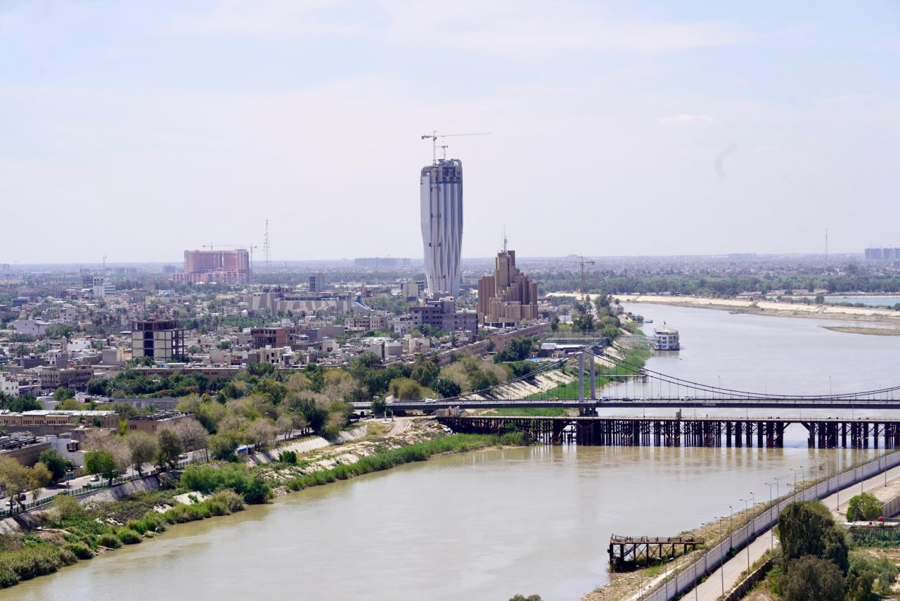 وفاة عامل وإصابة آخر نتيجة سقوطهما من رافعة مسح الزجاج ببناية البنك المركزي