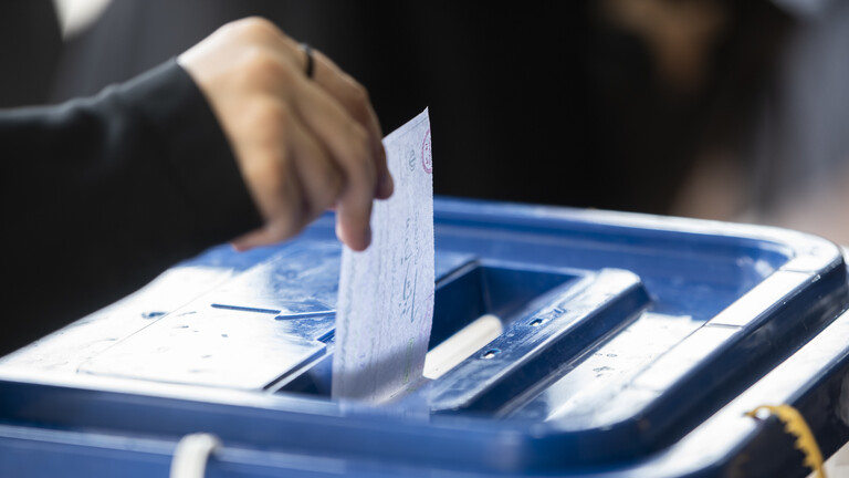 مقتل وإصابة 7 عناصر أمن بهجوم استهدف صناديق الاقتراع جنوب شرقي إيران