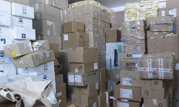 ضبط 20 طناً من الأدوية “الأكسباير” في مذخر وهمي بمنطقة الغدير