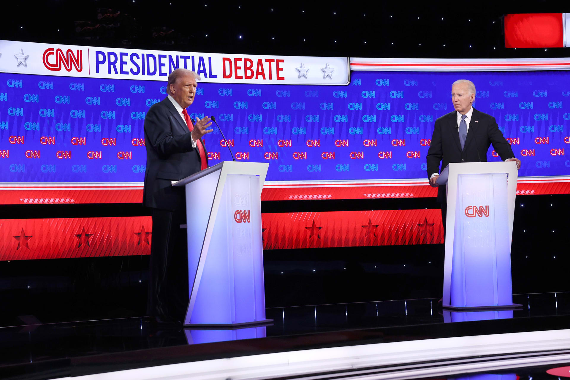 ترامب: جو بايدن لا يحظى باحترام زعماء روسيا والصين وكوريا الشمالية وسيجر بلاده إلى حرب عالمية ثالثة