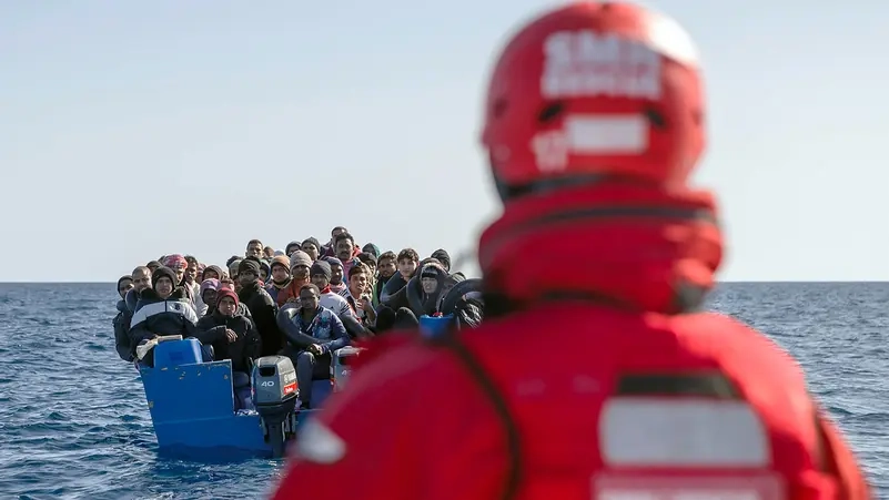 ذا ميديا لاين: عائلات دمرت بالكامل.. قصة غرق سفينة مهاجرين في إيطاليا تحمل عراقيين