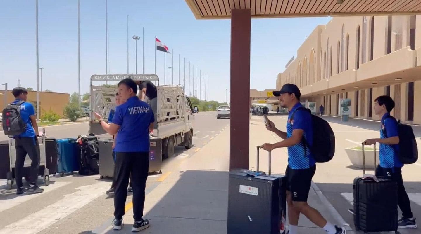 المنتخب الفيتنامي يتفاجأ لدى وصوله الى البصرة بوجود “كيا حمل” لنقل امتعته الى الفندق