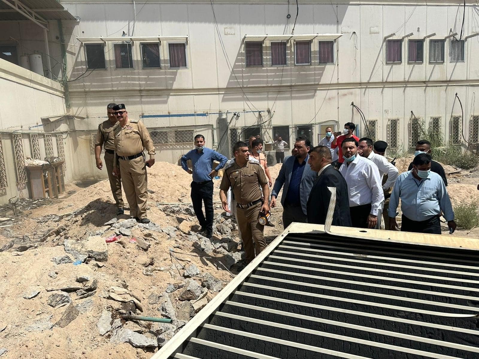 إخلاء 41 طفلا من الخدج وإخماد حريق اندلع داخل مستشفى الزهراء في النجف