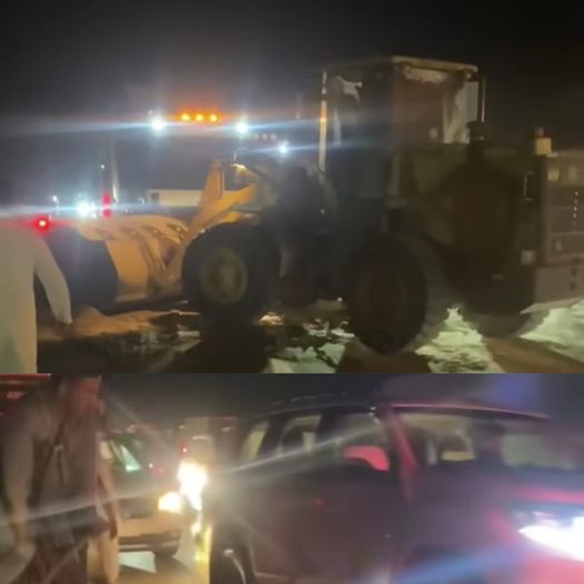 قوة من الجيش تفتح طريق كركوك _ بغداد بعد اغلاقه بتلال ترابية من قبل مقاول لم يتسلم مستحقاته