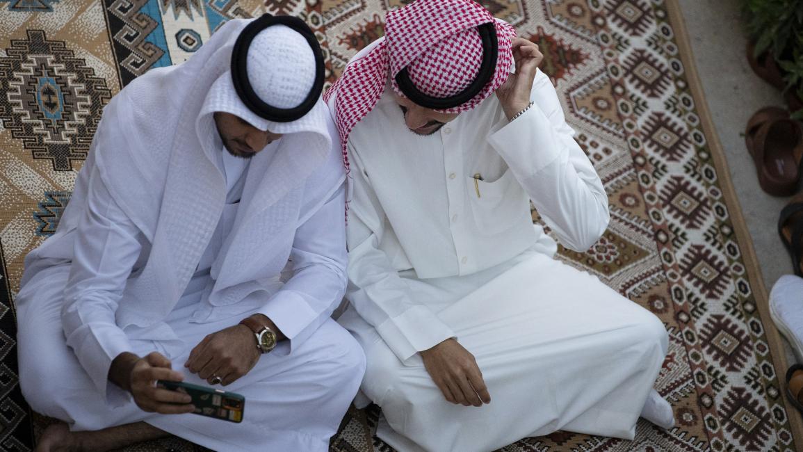 العربي الجديد: حظر الهواتف في العراق خوفاً من تسريب المحادثات السياسية