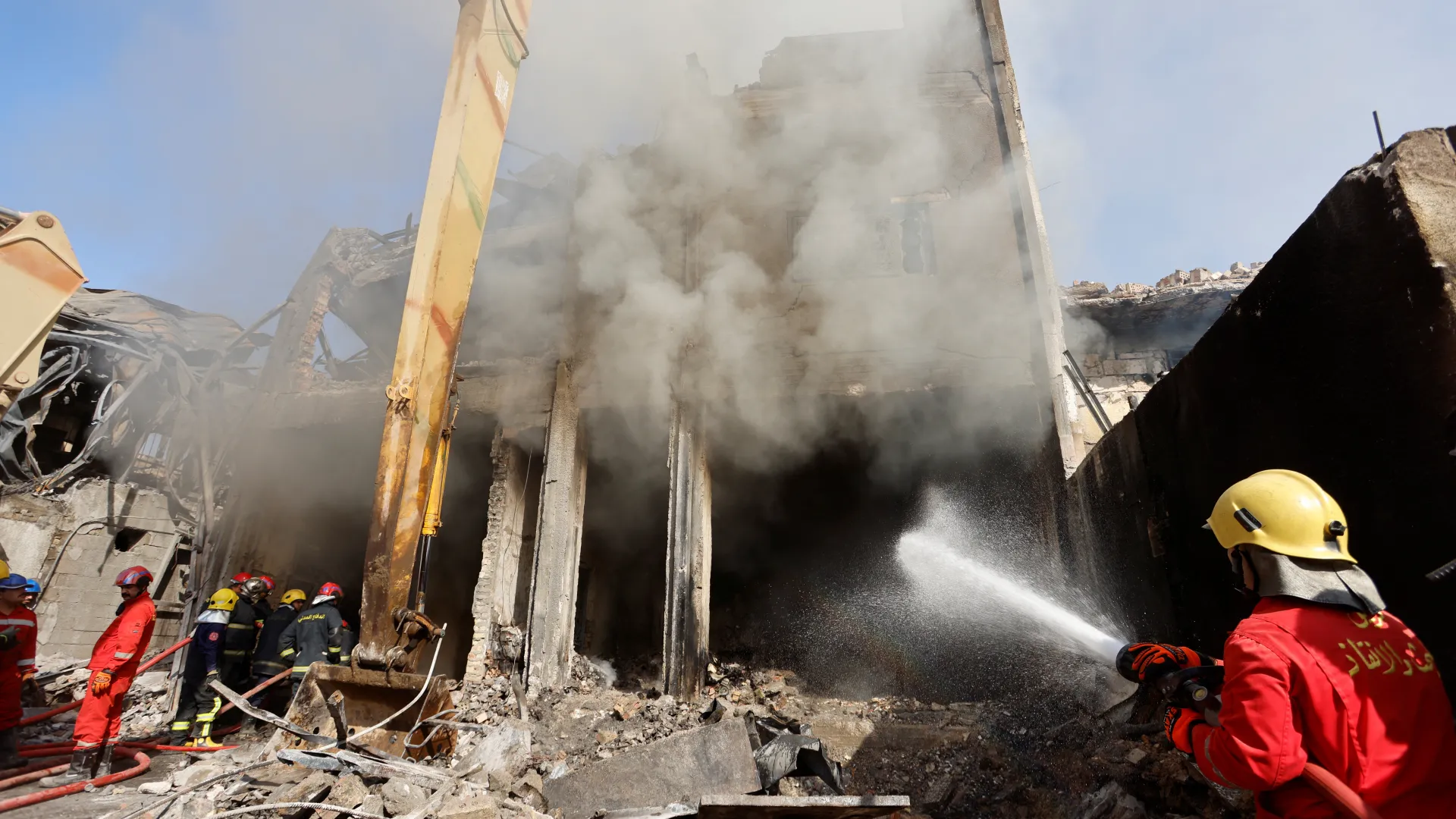 مختصون: الإهمال والتغطية على الفساد اهم أسباب الحرائق المهولة