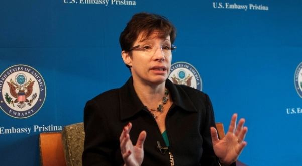 إندبندنت عربية: السفيرة الأميركية الجديدة و”عين حمراء” أغضبت الفصائل الموالية لإيران