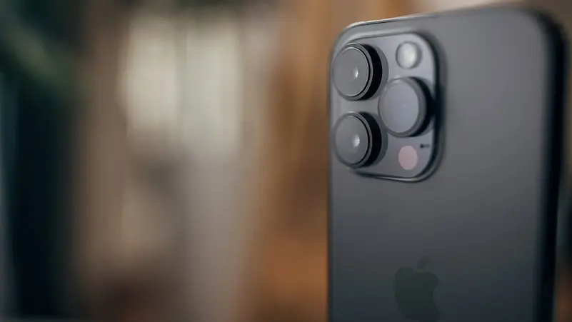 أبل تلتحق بسفينة الذكاء الاصطناعي.. وميزات مدهشة في آيفون