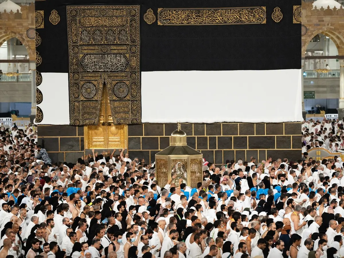 ضيوف الرحمن يتوافدون إلى الحرم المكي لأداء طواف الوداع