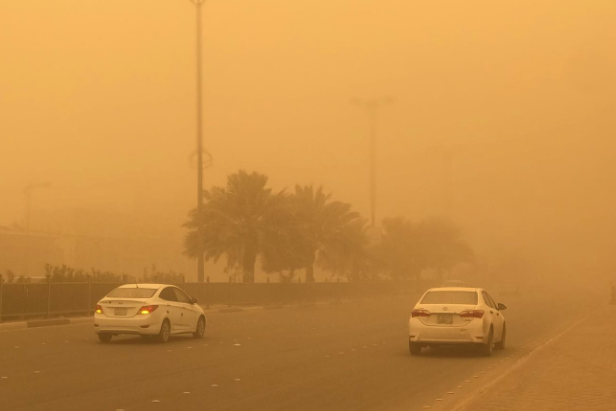 طقس العراق خلال العيد.. تصاعد للغبار ومحافظات تقترب من نصف درجة الغليان