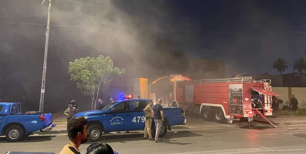 اندلاع حريق داخل اعدادية الاعظمية في بغداد وفرق الدفاع المدني تحاول السيطرة عليه