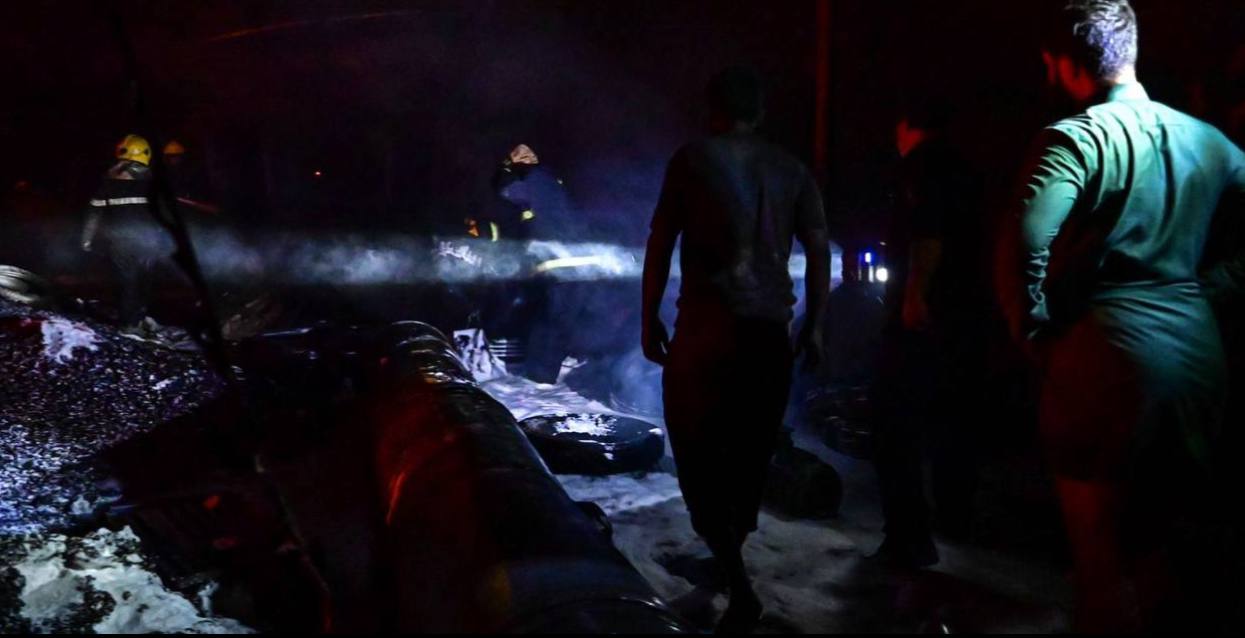 حريق يلتهم معمل الفلين في منطقة الزعفرانية بالعاصمة بغداد