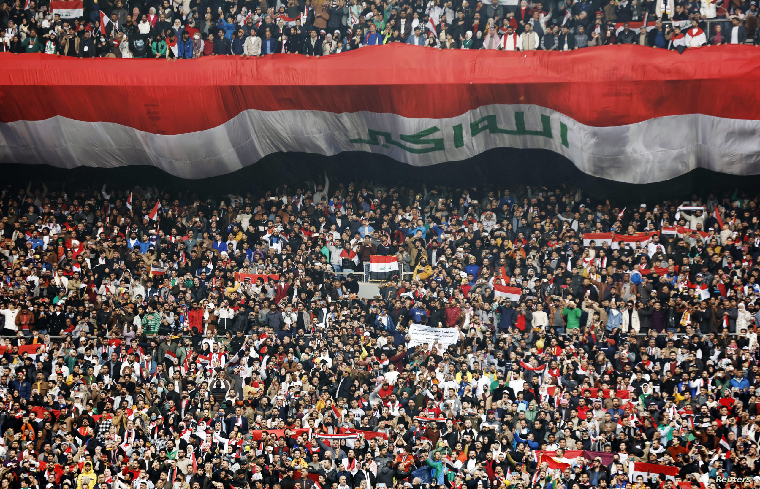 اتحاد الكرة: الجمهور العراقي يتوافد قبل “5 ساعات” إلى ملعب البصرة الدوليّ لحضور مباراة منتخبنا الوطني ونظيره الفيتنامي