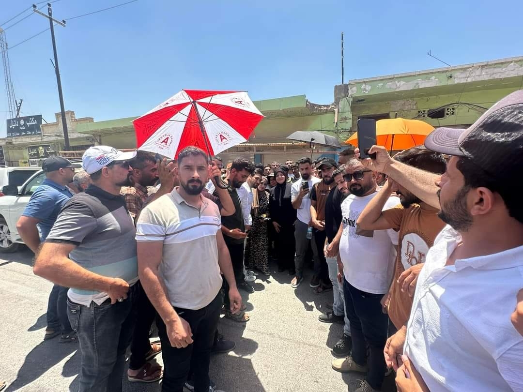 خريجو ديالى يتظاهرون أمام مبنى المحافظة للمطالبة بإطلاق الـ 7000 درجة وظيفية المخصصة لهم