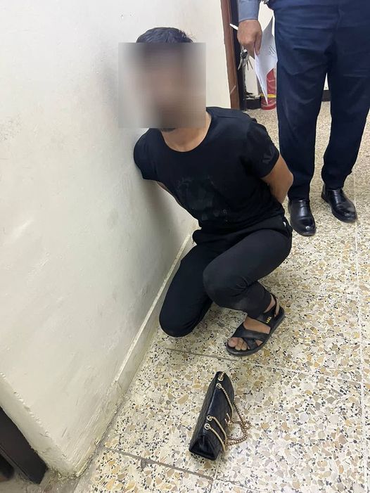 القبض على شخص يستقل دراجة نارية يقوم بسرقة الحقائب النسائية في الكرادة وسط بغداد