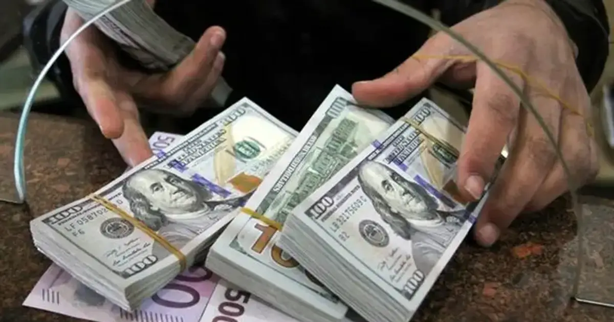 اقتصاديـون: مشكلة الدولار ليست تجارة رسمية مع ايران وانما الغير رسمية ومنها تجارة المخدرات