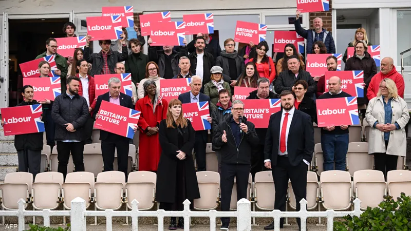 حزب العمال البريطاني يفوز بأغلبية المقاعد في مجلس العموم منهياً 14 عاماً من حكم حزب المحافظين