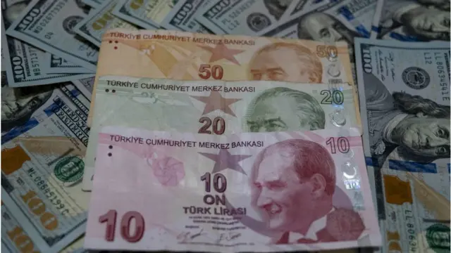 تراجع جديد غير مسبوق لليرة التركية أمام الدولار