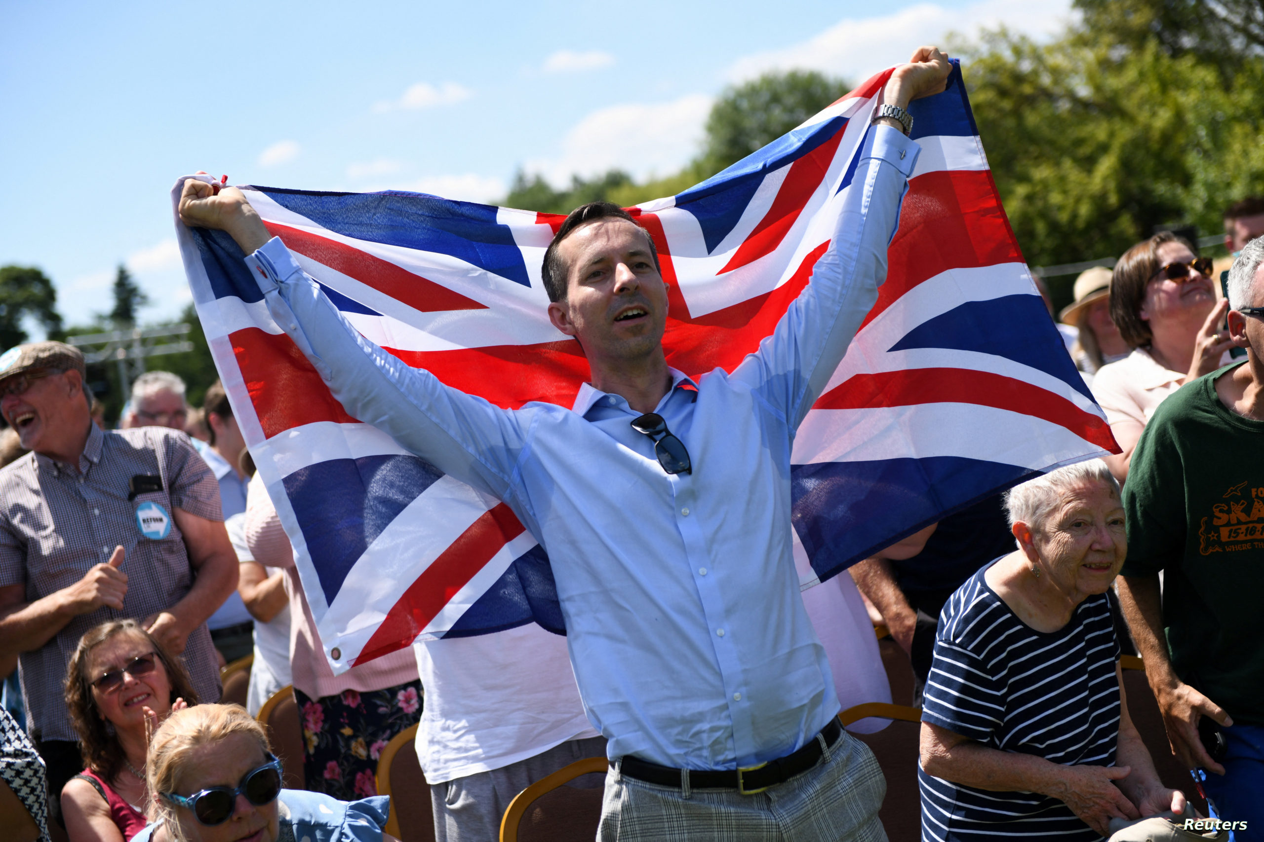 الناخبون في بريطانيا يبدأون عملية التصويت لاختيار حكومة جديدة للبلاد