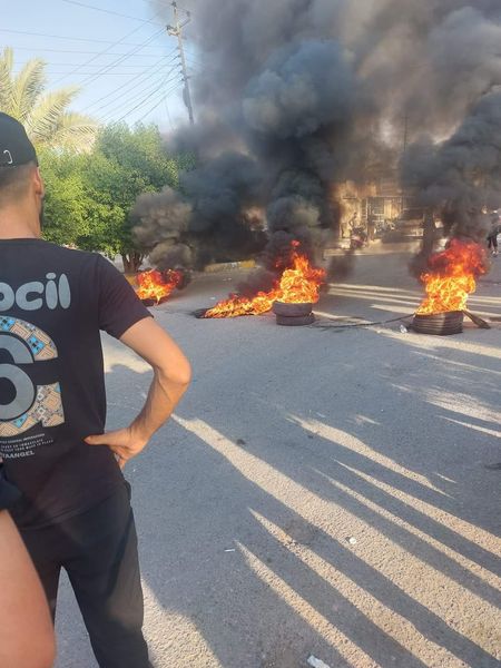 أهالي ناحية الصلاحية بمحافظة الديوانية يتظاهرون وسط المدينة للمطالبة بحصة عادلة من الكهرباء