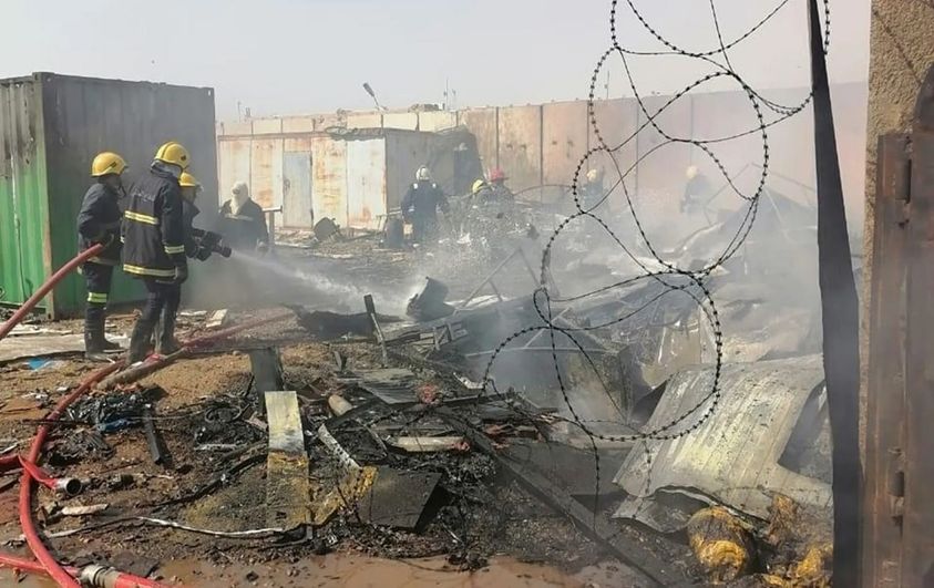 حريق يلتهم عدد من الكرفانات داخل كراج الاستخبارات بمطار المثنى بالعاصمة بغداد
