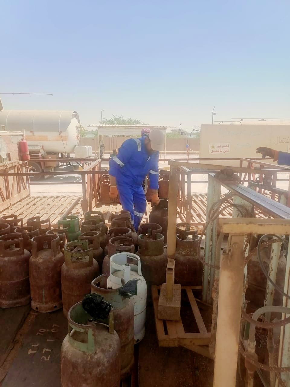 لليوم الثاني على التوالي.. إضراب عن العمل لوكلاء بيع أسطوانات الغاز في البصرة وبغداد وبعض المحافظات