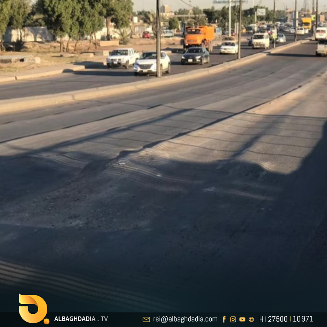 بالصور.. الفساد وسوء جودة المواد المستخدمة في تبليط شوارع البياع، بدأت تظهر مع ارتفاع درجات الحرارة والنتيجة شوارع ومجسرات متهالكة