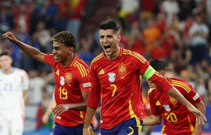 إسبانيا تحرز لقب بطولة أمم أوروبا بعد تغلبها على إنكلترا 2-1