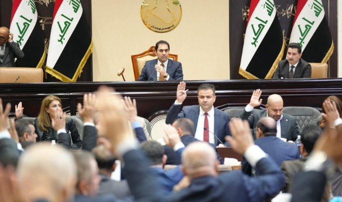 مراقبون: أعضاء البرلمان عملهم اقتصر على الحضور ورفع الايادي اثناء التصويت