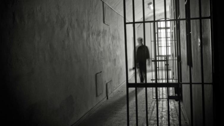 السجن 7 سنوات لمدان انتحل صفة قاض في مجلس القضاء الأعلى