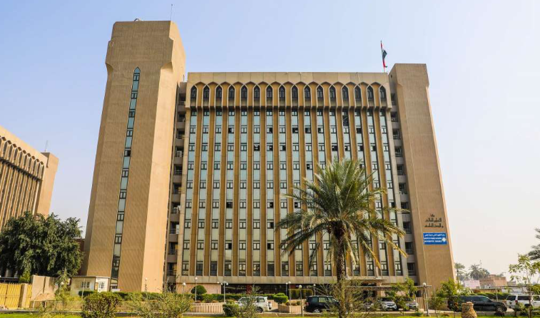 اندلاع حريق في وزارة التعليم ببغداد والدفاع المدني يخلي الموظفين والمراجعين