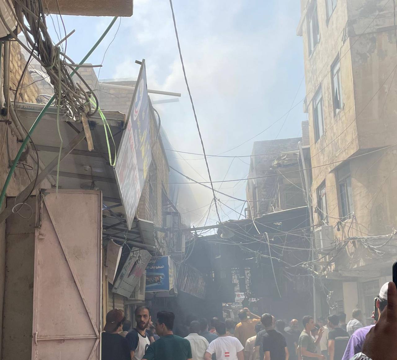 حريق يلتهم عدد من المحال التجارية في منطقة العشار بمحافظة البصرة